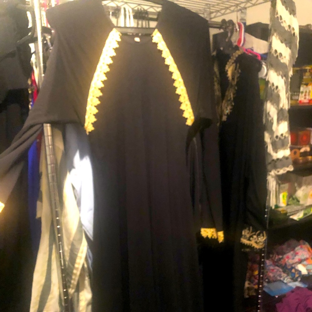 Small black abaya